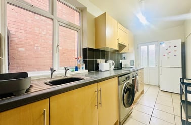 Highfield Road, Dunkirk, Nottingham - Image 2